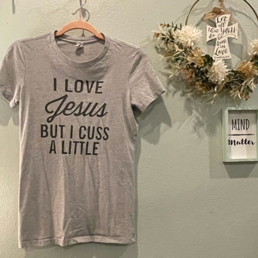 Local boutique T shirt size M (runs small)